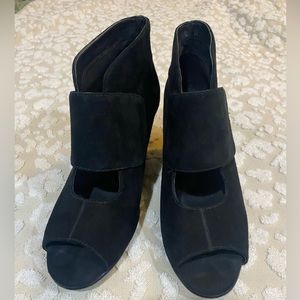 AEROSOLES - Heelrest peep toe wedge size 8.5. LIKE NEW!!